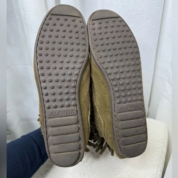 Minnetonka Women’s Soft Suede Double Fringe Side Zip Boot Olive Green Sz 9 - Picture 7 of 12